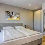 Tanja Lim Bay Apartman *