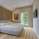Tanja Lim Bay Apartman Marasi