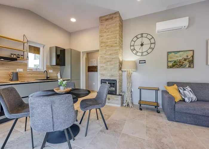 Tanja Lim Bay Appartamento Marasi