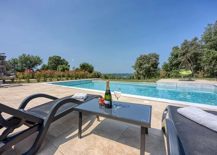 Tanja Lim Bay Marasi