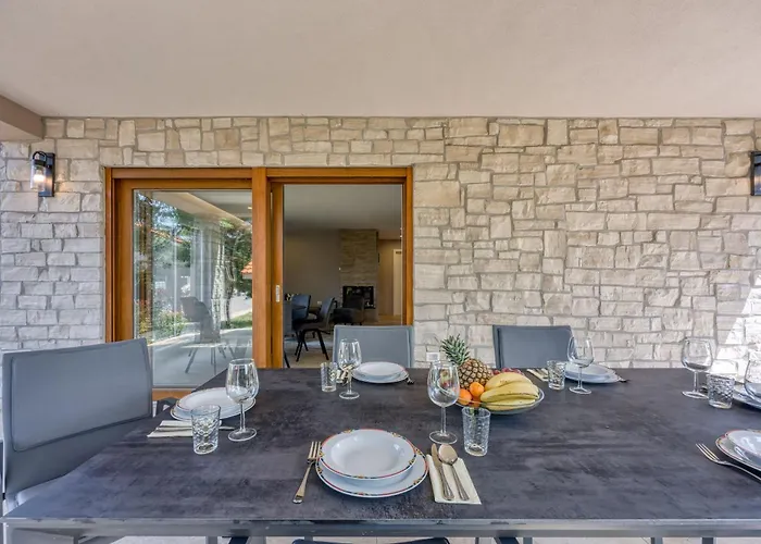 Tanja Lim Bay * Marasi