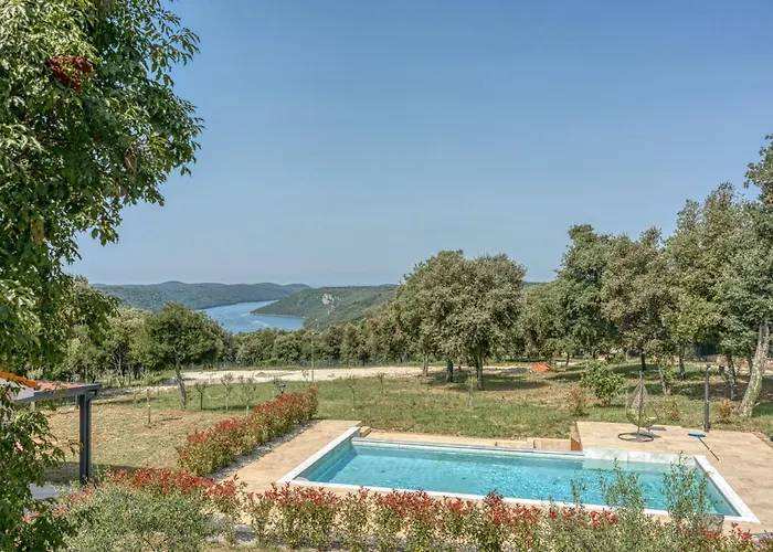 Tanja Lim Bay * Marasi